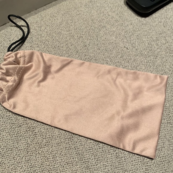 Chanel glasses cloth bag - Picture 3 of 3